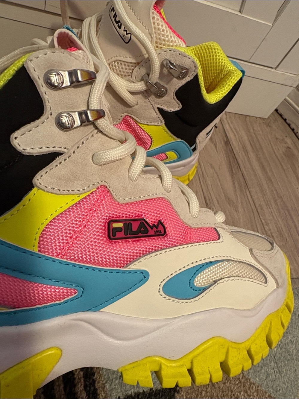FILA women White Sneakers with Pink, Neon Yellow & Blue Accents brand new - Picture 10 of 12